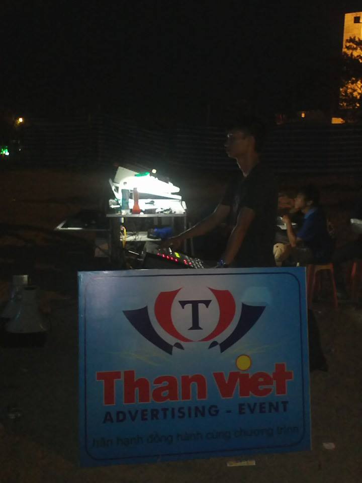 chương trình ca nhạc tại quảng trường - Quảng Cáo Thần Việt - Công Ty TNHH Truyền Thông Quảng Cáo Và Sự Kiện Thần Việt